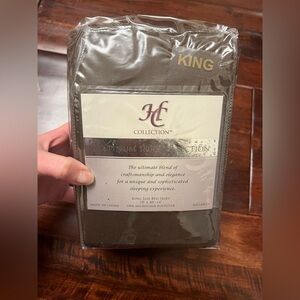 Bed Skirt King size brown 1800 Collection. 78” X 80” X14” NIB